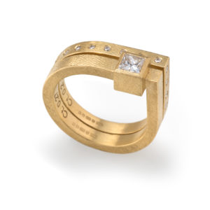 18ct Yellow Gold and White Diamond Set